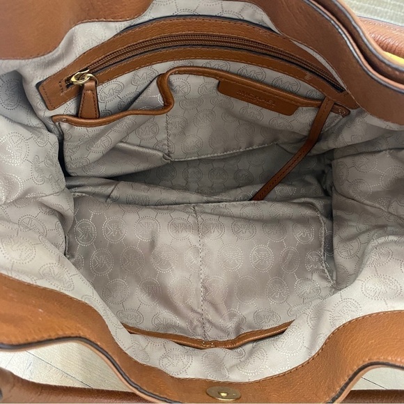 Michael Kors Vanessa Leather Shoulder Bag in Luggage /Tan - Picture 14 of 15